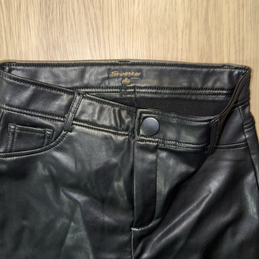 ⭐️‎ pleather Skinny Pants⭐️ - Picture 2 of 3